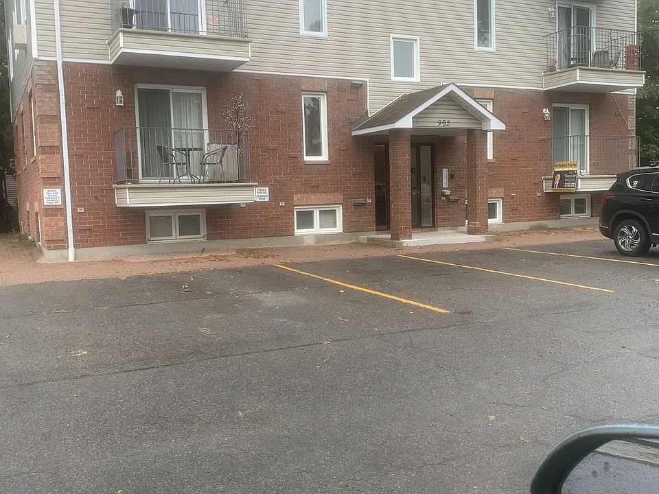 902 Notre Dame St #100