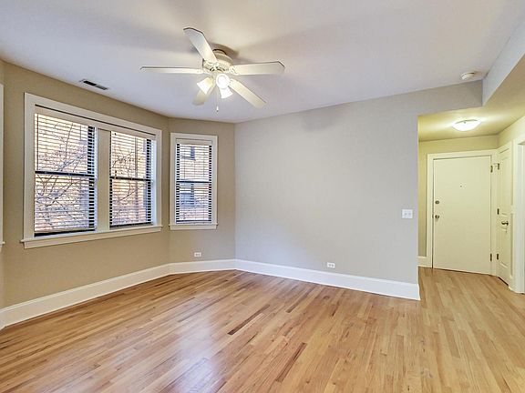 2nd image of 7639 N Greenview Ave APT 2E