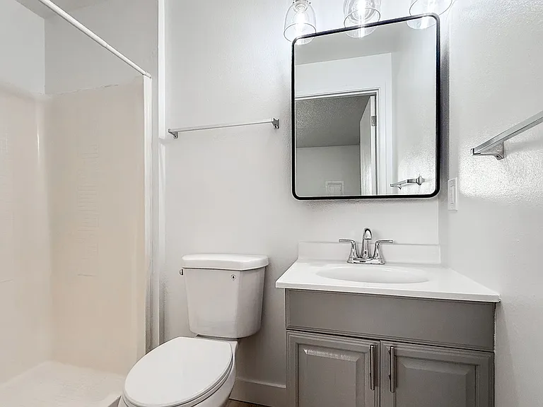 Tahoma Park Apartments — Photo 32