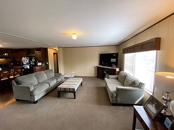 2nd image of 290 Highland Cir