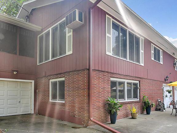 3rd image of 405 Oakwood Dr