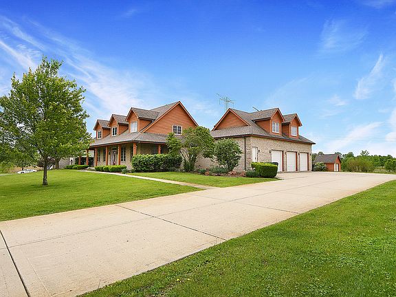 3rd image of 17656 Crystal Lake Dr