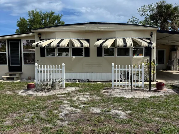 11 De Soto Lane, Port St Lucie, FL 34952