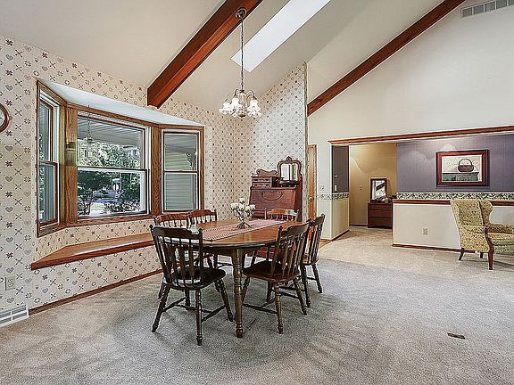 5th image of 667 Brookwood Dr