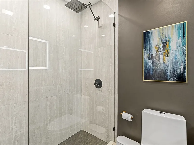 340 Meridian St #1 — Photo 10