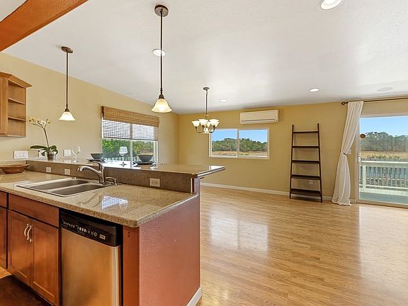 5th image of 405 Kaiolohia St