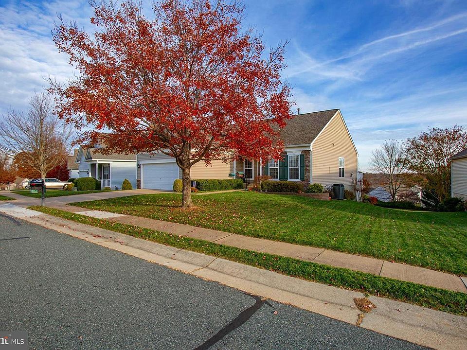 1st image of 121 Bridgewater Cir