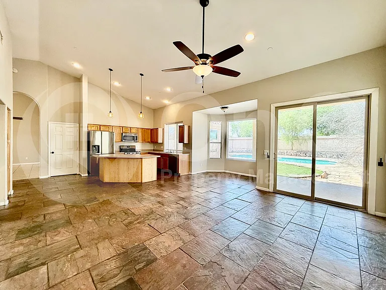11130 W Dana Ln — Photo 9