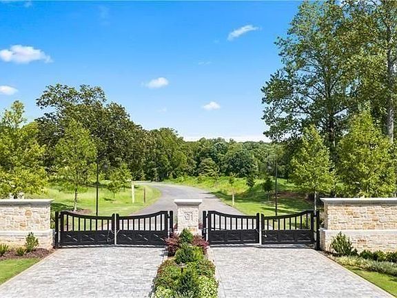 4th image of 2060 Magnolia Ln