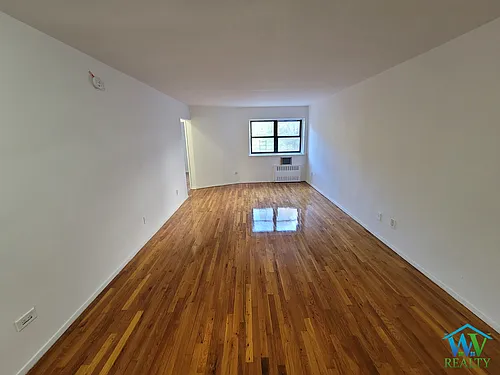 2875 Bainbridge Ave Photo 1
