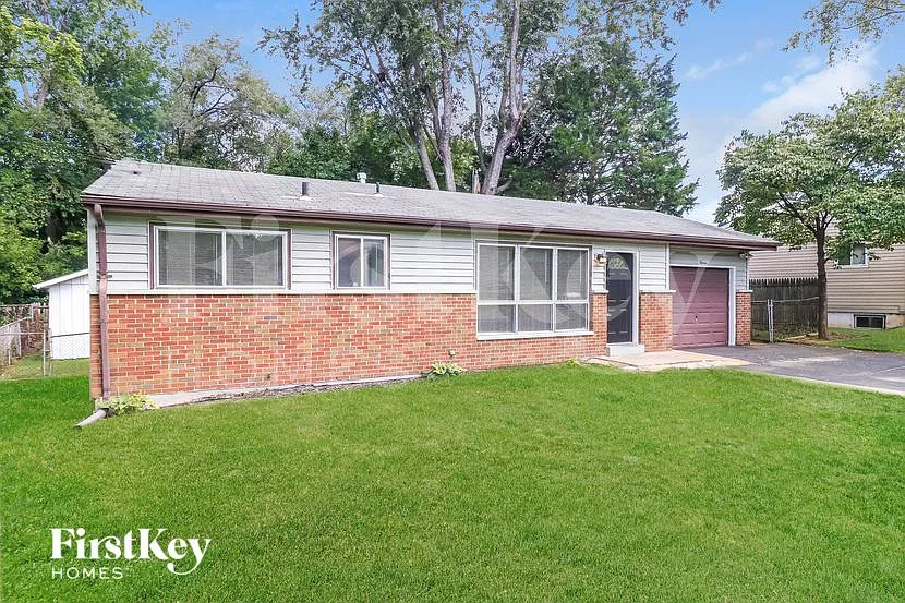 3 bed, 1.0 bath, 864 sqft, $1,575 — Photo 2