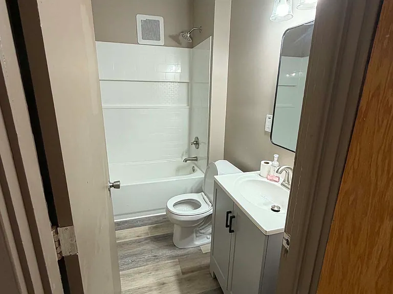 815-817 E Madison Ave #815 — Photo 9