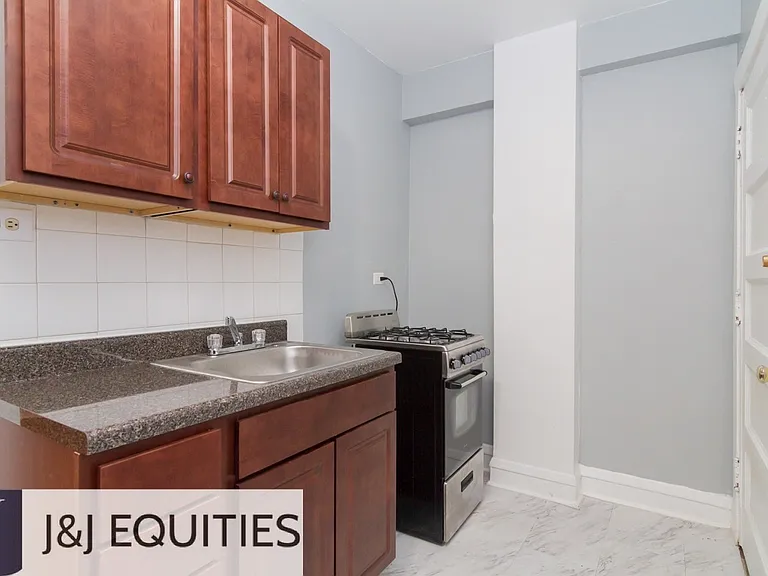 4600 Beacon — Photo 3