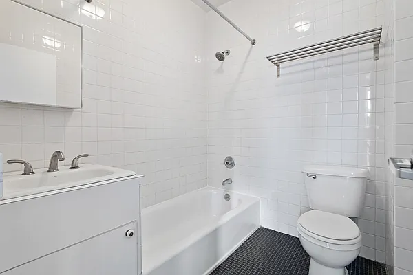 Rented by Safdie Realty Group | media 24