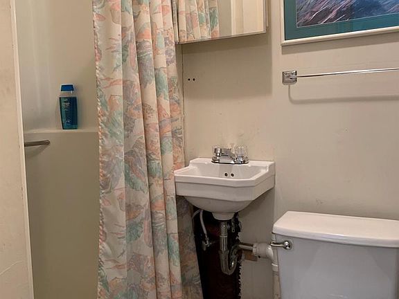 5th image of 265 Lakeview Dr
