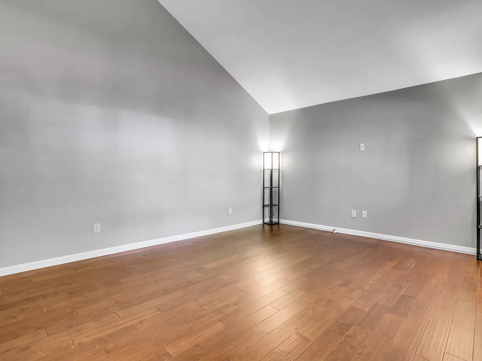 2 bed, 2.5 bath, 1290 sqft, $2,475 — Photo 3