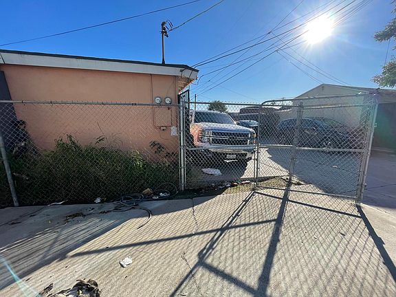 5th image of 3132 46th St