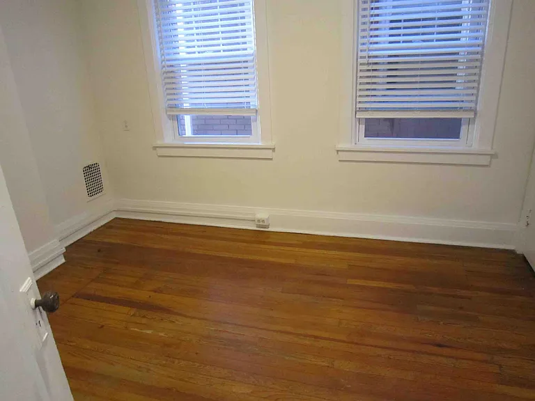 6339 Phillips Ave — Photo 9