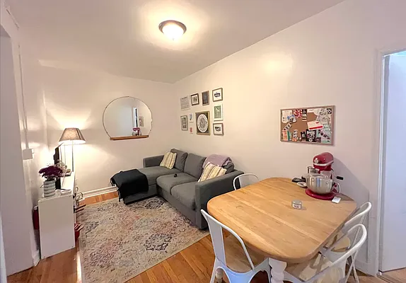 Rented by KNOCKKNOCK LLC | media 11