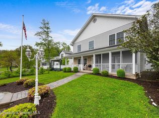 121 Island View Dr, Lake Ariel, PA 18436