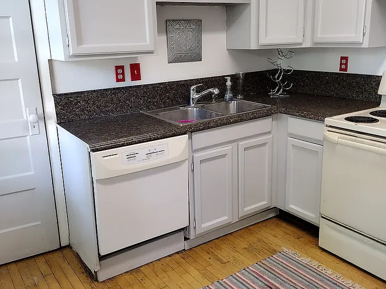 2420 S High St — Photo 10