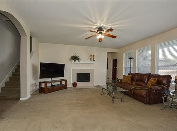 4th image of 4009 Wildbriar Ln