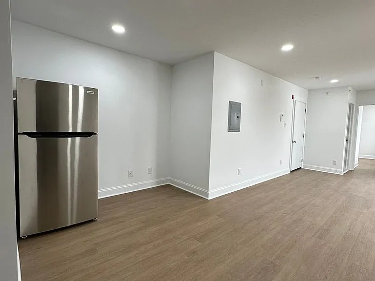1209 N Franklin St — Photo 8