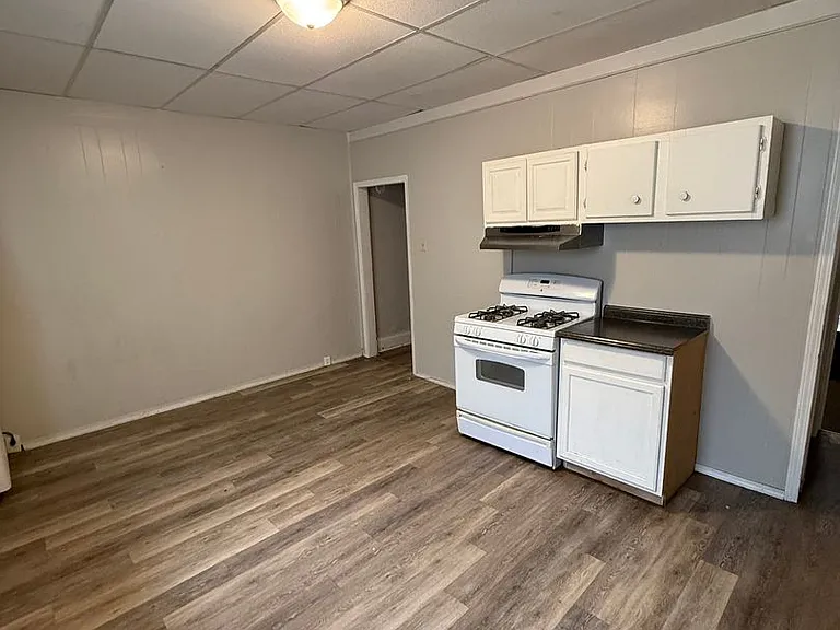 101 W Walnut St — Photo 20