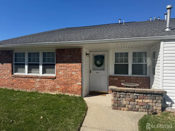 1 Connecticut Ct, Matawan, NJ 07747