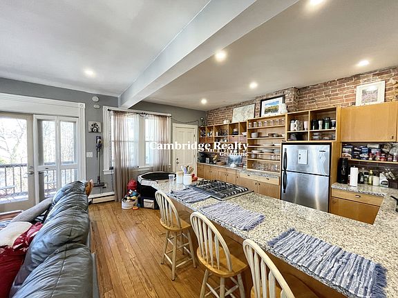 3rd image of 18 Sunset St APT 3T