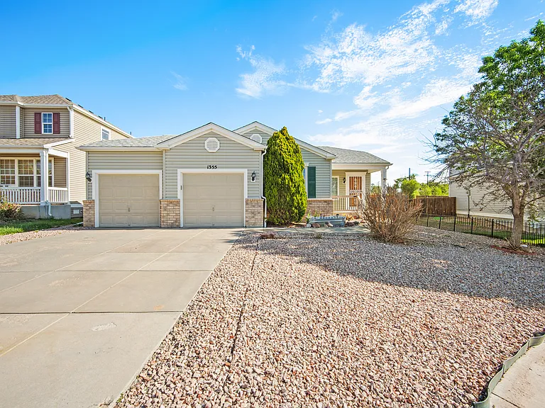 1355 Lords Hill Dr — Photo 2