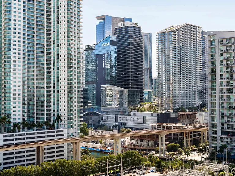 View of Modera Riverside neighborhood with convenient highway access in Miami, FL.