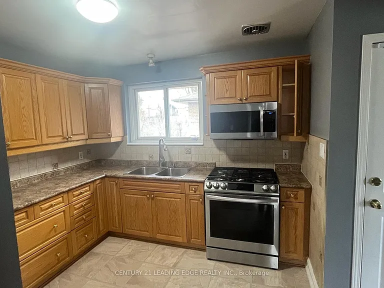 912 Crocus Cres — Photo 5
