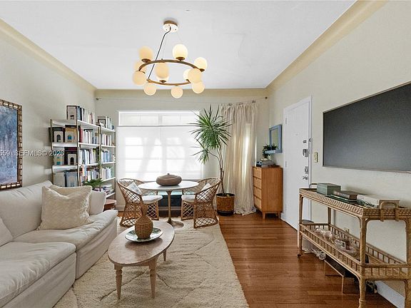 4th image of 826 Euclid Ave APT 11