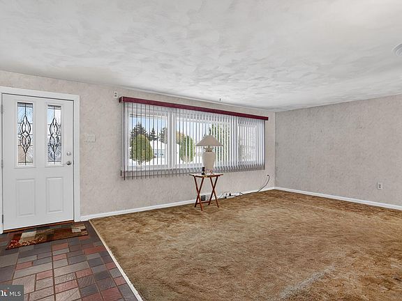 4th image of 537 Sherwood Ln