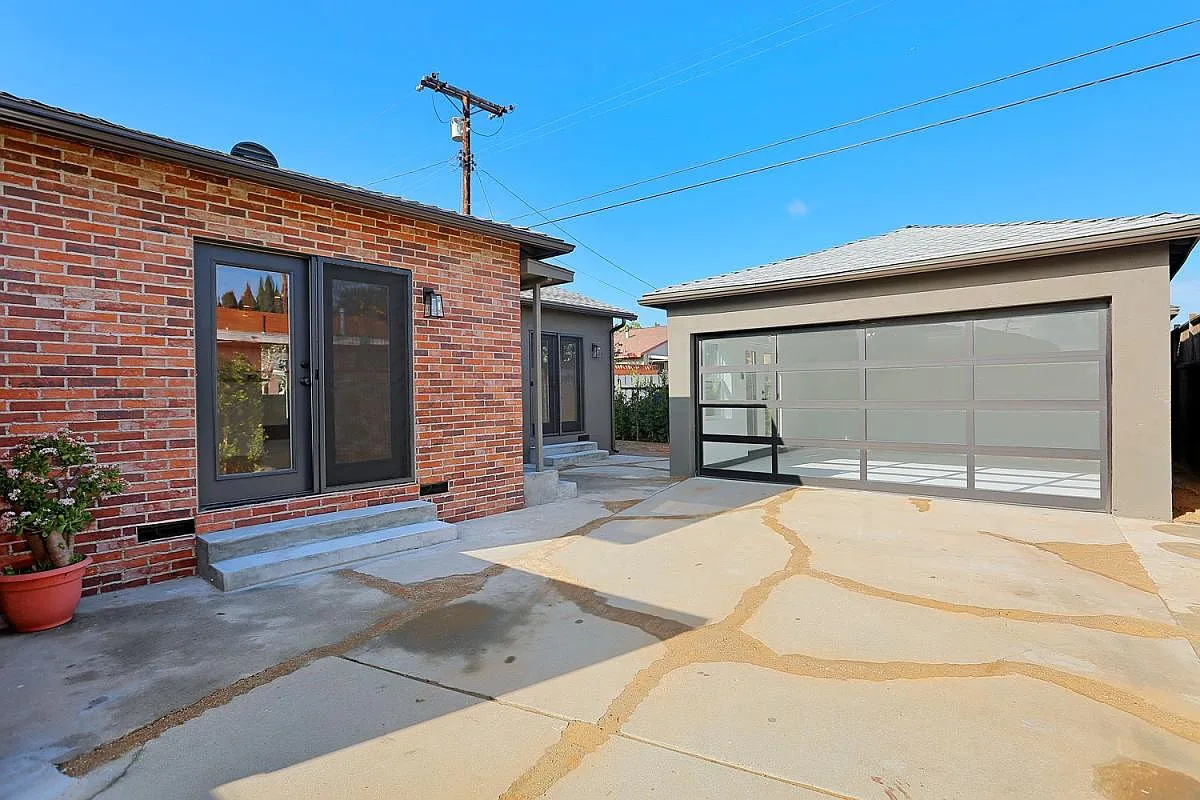 1 bed, 700 sqft, $3,995 — Photo 1