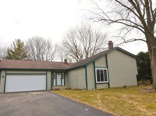 327 Pine Grove Ave, Gurnee, IL 60031