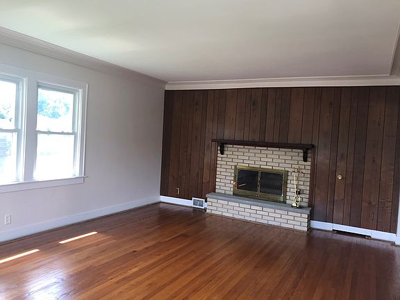 2nd image of 210 Elaine Ave