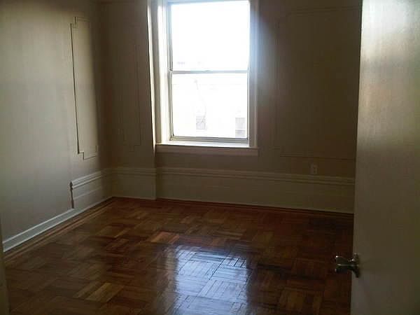 1st image of 729 E 87th St