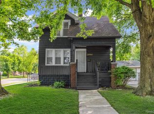 20940 Moross Rd, Grosse Pointe, MI 48236