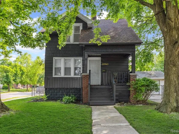 20940 Moross Rd, Grosse Pointe, MI 48236