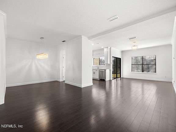 3rd image of 412 HONEYCOMB Way