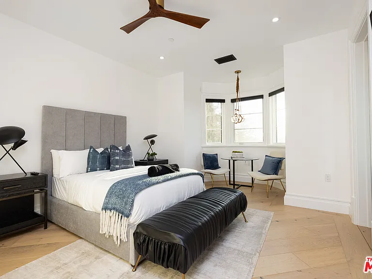 806 N Gardner St — Photo 35