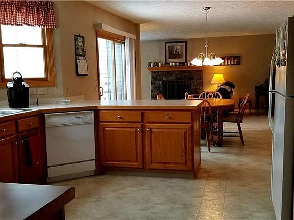 5th image of 363 Meadowcreek Dr