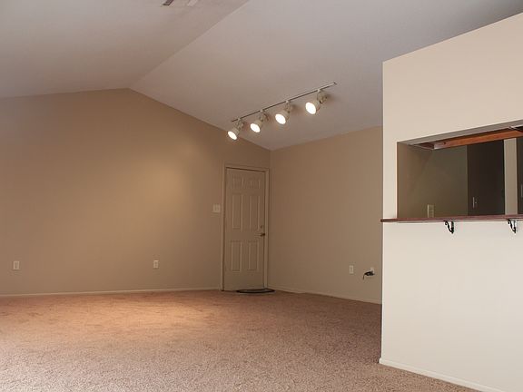 3rd image of 1739 Fox Run Dr