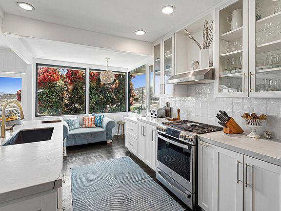 4th image of 32 Alta Vista Way