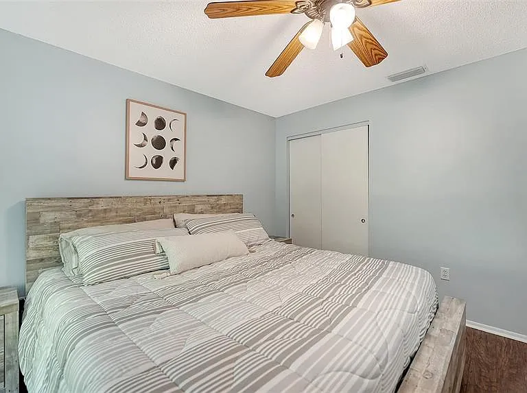 2246 Cork Oak St W — Photo 33