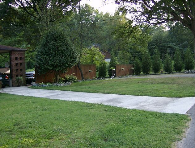 2nd image of 402 Helen St