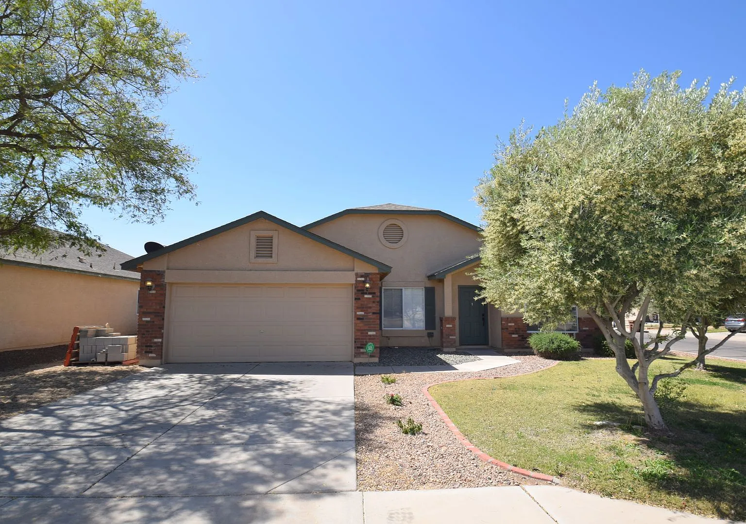 Beautiful remodeled 4 bedroom home! — Photo 1