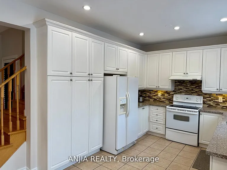 17 Ambercroft St — Photo 6